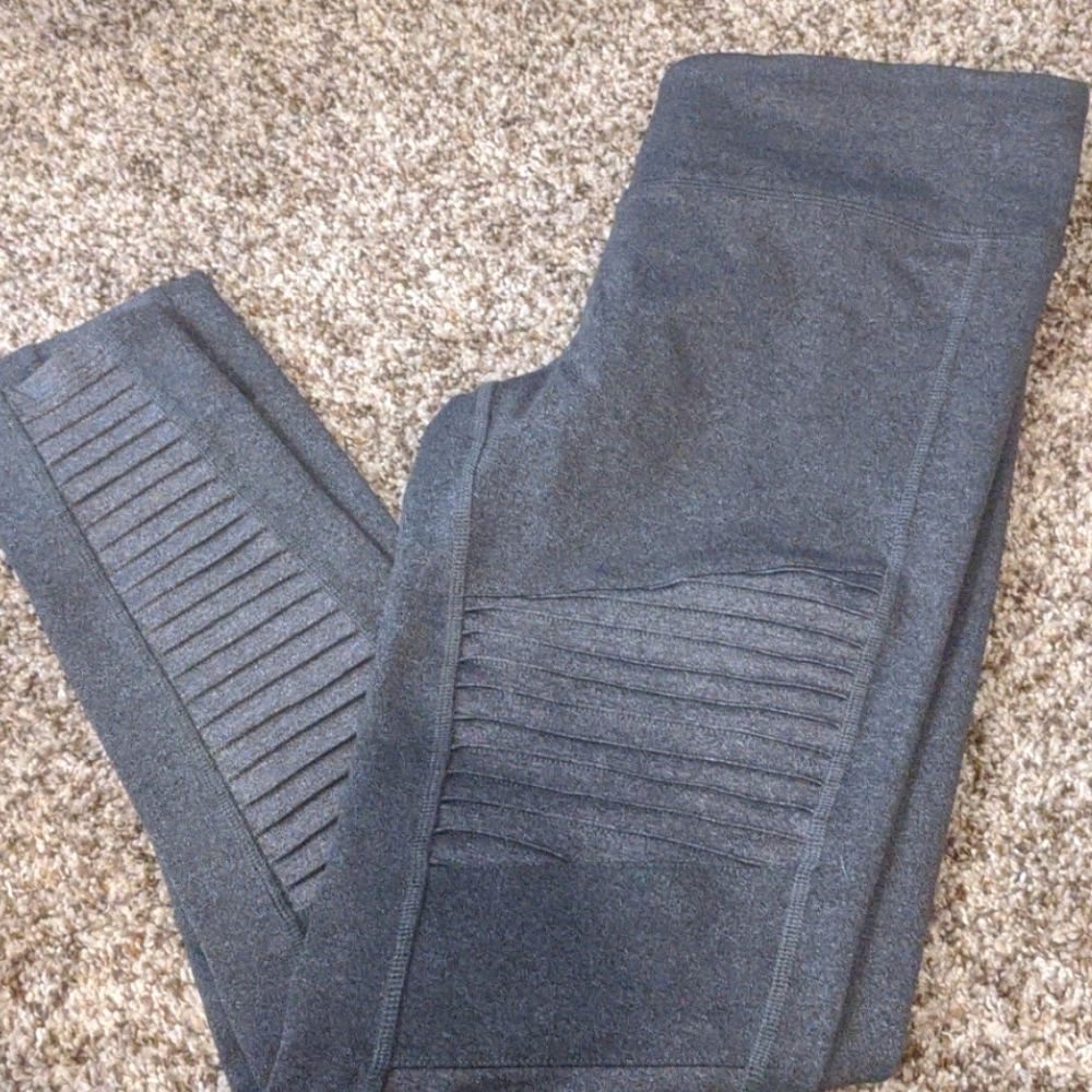 Alo yoga pants